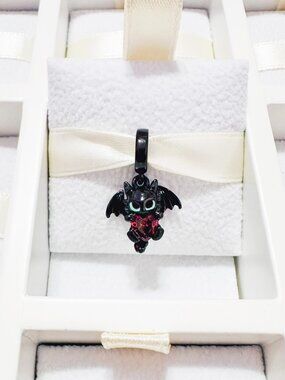 925 Sterling Silver How To Train Your Dragon Toothless With Red Heart Charm